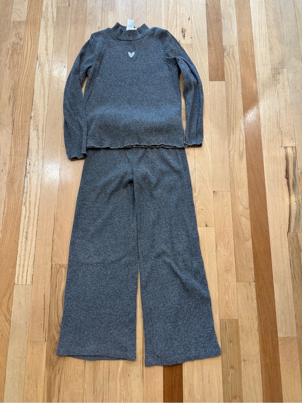 Girls Rachel Zoe size 10 Grey Rib Knit Pajama Set with Heart Detail